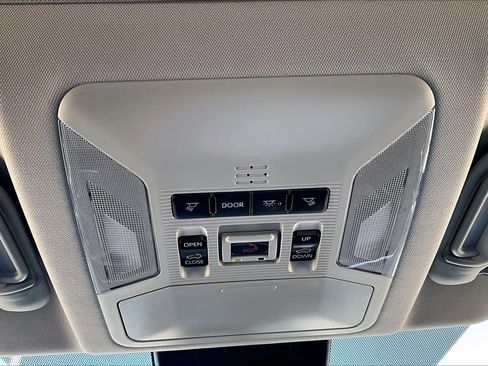 Used 2025 Toyota RAV4 XLE Premium image 31