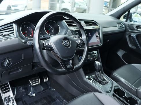 Used 2021 Volkswagen Tiguan SE R-Line image 40