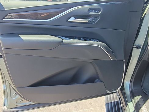 Certified 2024 Cadillac Escalade ESV Premium Luxury Platinum AWD/4WD image 22