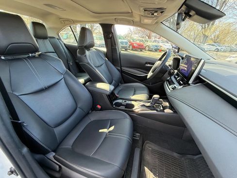 Used 2023 Toyota Corolla XLE image 9