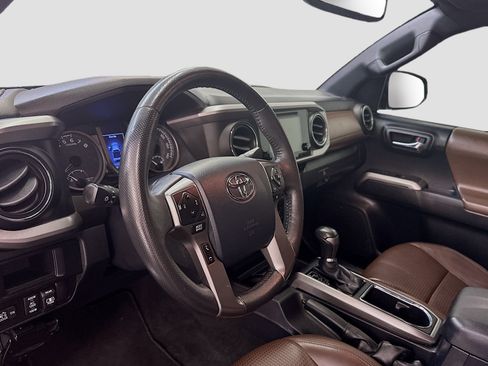 Used 2017 Toyota Tacoma Limited w/ Tow Package AWD/4WD image 19