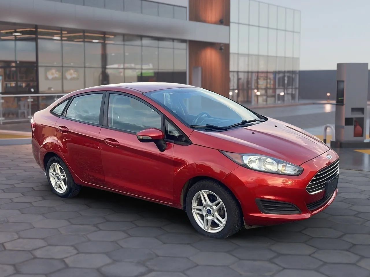 Used 2018 Ford Fiesta SE FWD image 14