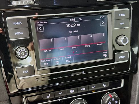 Used 2018 Volkswagen Golf 4-Door image 14