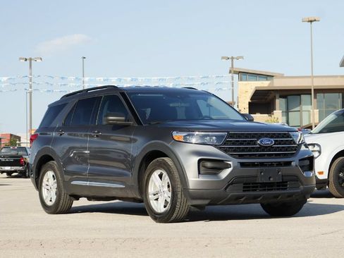 Certified 2024 Ford Explorer XLT RWD image 27