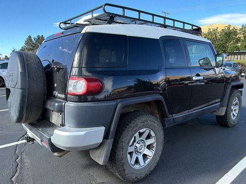 Used 2014 Toyota FJ Cruiser 4WD w/ Upgrade Package image 2