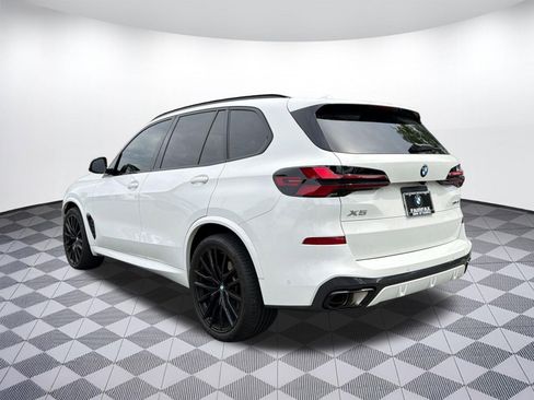 Certified 2024 BMW X5 xDrive40i w/ M Sport Package AWD/4WD image 3