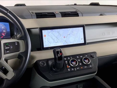 Used 2022 Land Rover Defender 110 SE image 5