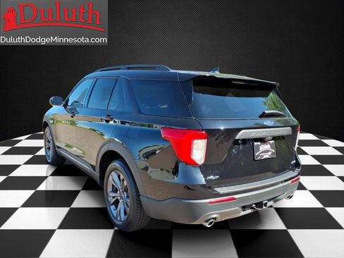 Used 2022 Ford Explorer XLT w/ Equipment Group 202A AWD/4WD image 3