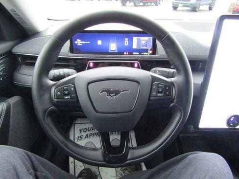 Used 2025 Ford Mustang Mach-E Premium image 18