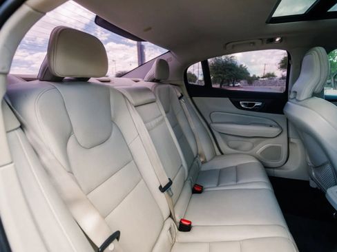 Used 2020 Volvo S60 T6 Momentum image 20