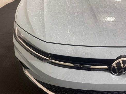 Certified 2025 Volkswagen Jetta SE w/ Sunroof Package image 4