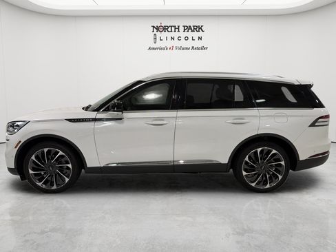 Used 2023 Lincoln Aviator Reserve w/ Equipment Group 201A AWD/4WD image 2