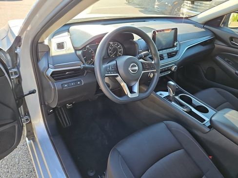 Used 2024 Nissan Altima 2.5 SV FWD image 18