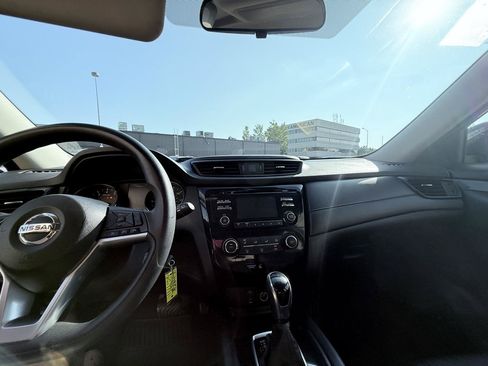 Used 2017 Nissan Rogue S FWD image 17