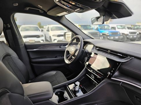 New 2026 Jeep Grand Cherokee L 2WD image 26