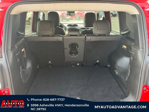 Used 2016 Jeep Renegade Limited image 28
