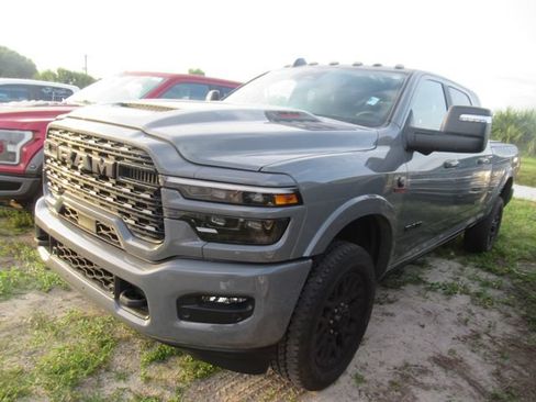 Used 2026 RAM 2500 Limited AWD/4WD image 3