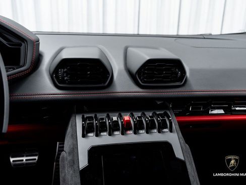 Used 2024 Lamborghini Huracan Tecnica image 35