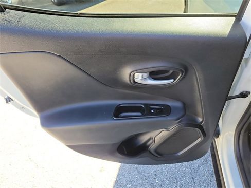 Used 2023 Jeep Renegade Altitude image 11