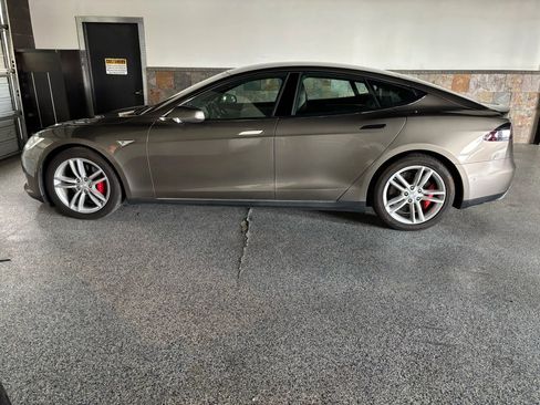 Used 2015 Tesla Model S P90D image 4