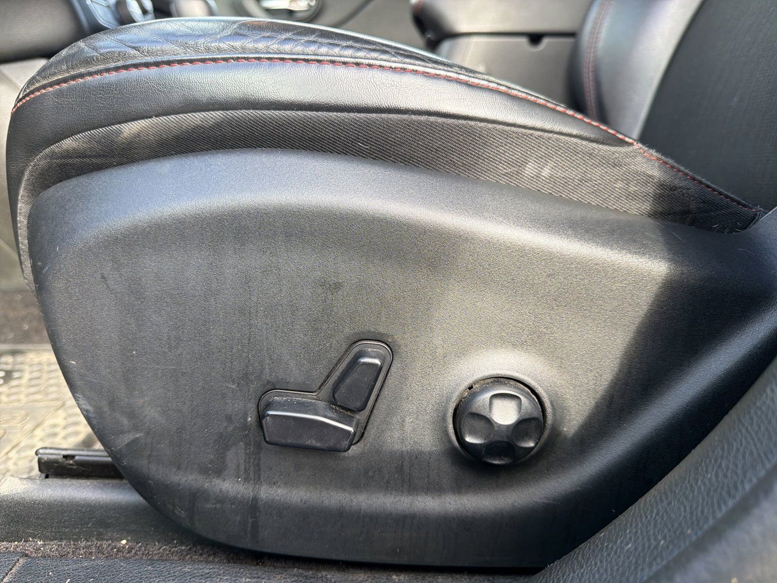 Used 2017 Jeep Cherokee Trailhawk w/ Comfort/Convenience Group AWD/4WD image 13