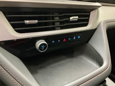 Used 2025 Ford Explorer Active w/ Active Comfort Package image 24