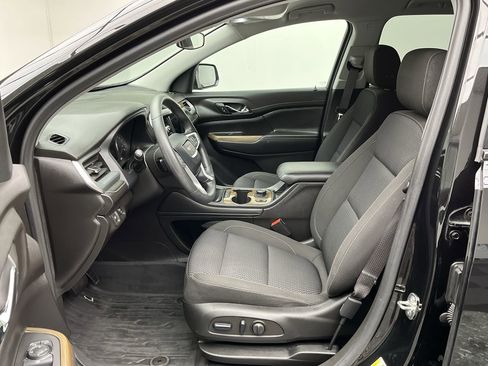 Certified 2023 GMC Acadia SLE w/ Driver Convenience Package image 3