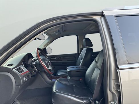 Used 2008 Cadillac Escalade AWD image 11