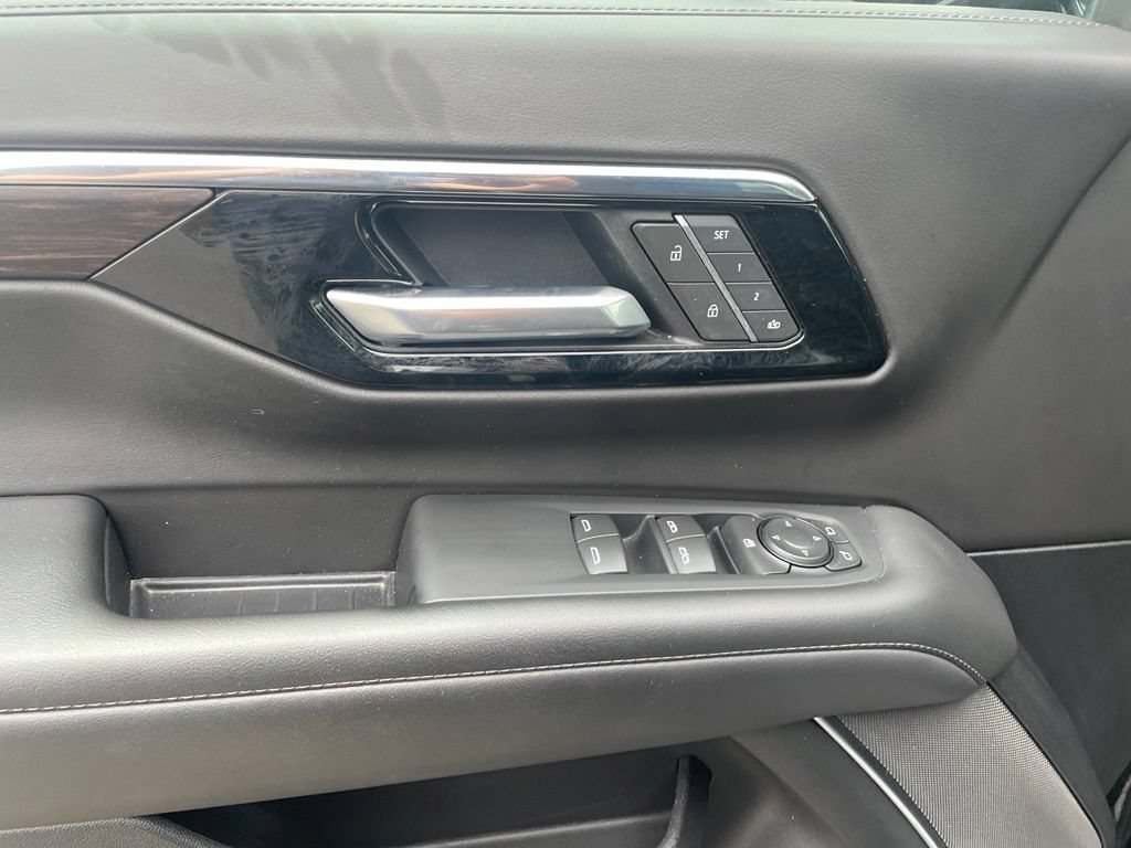Used 2025 Chevrolet Tahoe LT RWD image 11