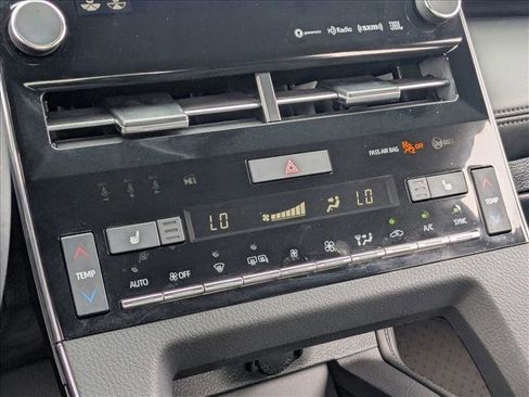 Used 2019 Toyota Avalon XLE image 13