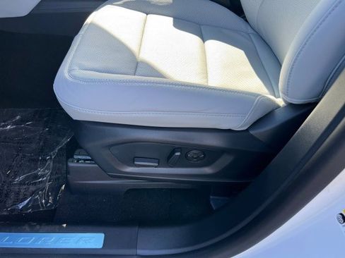 New 2026 Ford Explorer Platinum w/ LUX Leather Package AWD/4WD image 15