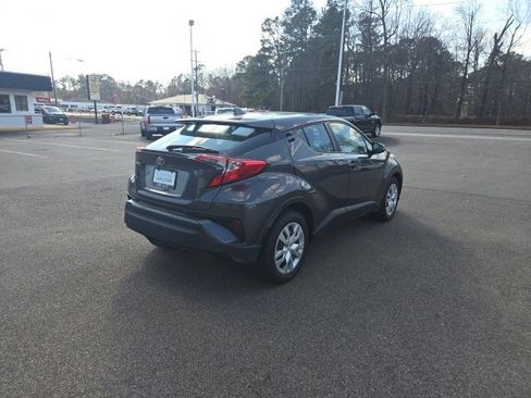 Used 2021 Toyota C-HR LE image 5