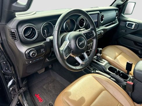 Used 2023 Jeep Wrangler Unlimited Sahara w/ Cold Weather Group AWD/4WD image 10