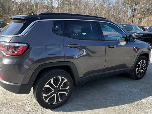 Used 2024 Jeep Compass Limited image 8