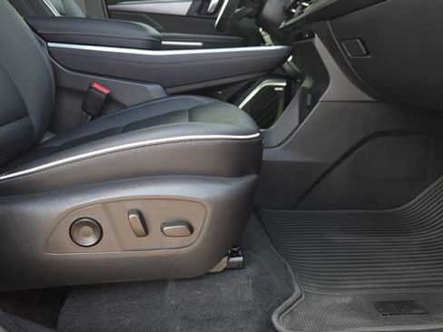 Used 2025 Buick Enclave Sport Touring w/ Power Package image 18