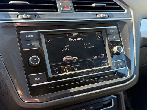 Used 2020 Volkswagen Tiguan S image 29