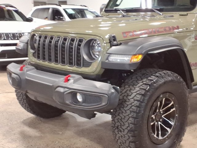Used 2025 Jeep Wrangler Unlimited Rubicon w/ XTREMEE 35" Tire Package AWD/4WD image 9