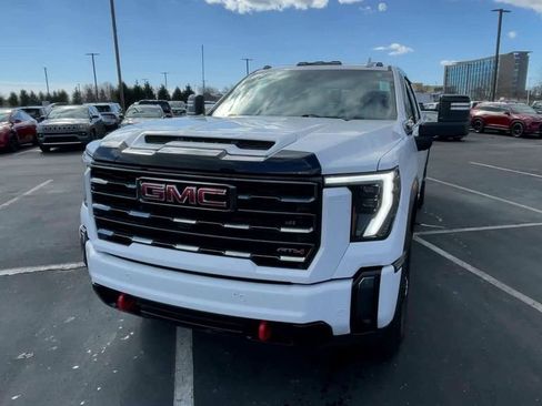 Used 2024 GMC Sierra 2500 AT4 w/ AT4 Premium Plus Package AWD/4WD image 5