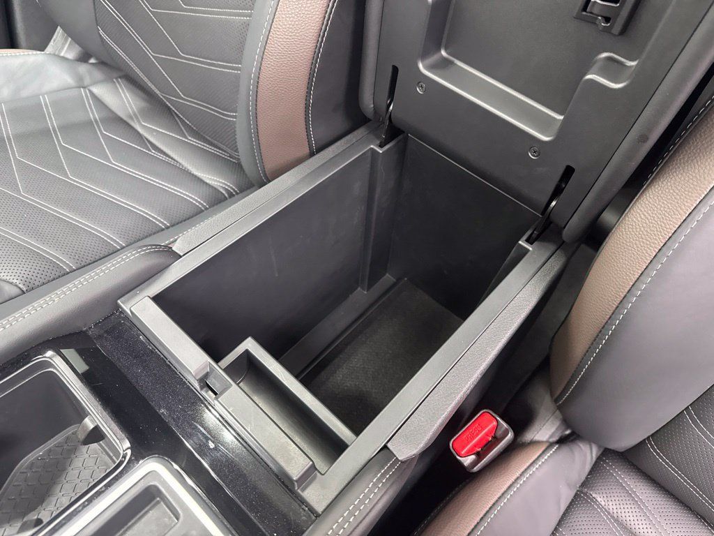 Used 2025 Nissan Pathfinder Platinum FWD image 29
