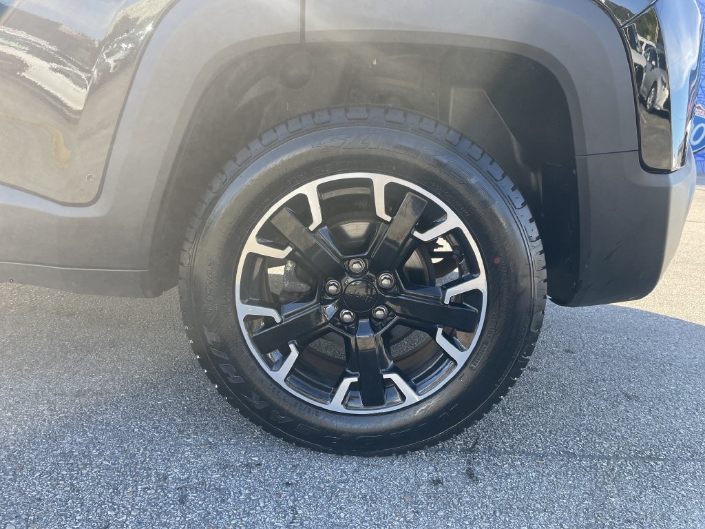 Used 2023 Jeep Renegade Latitude AWD/4WD image 10