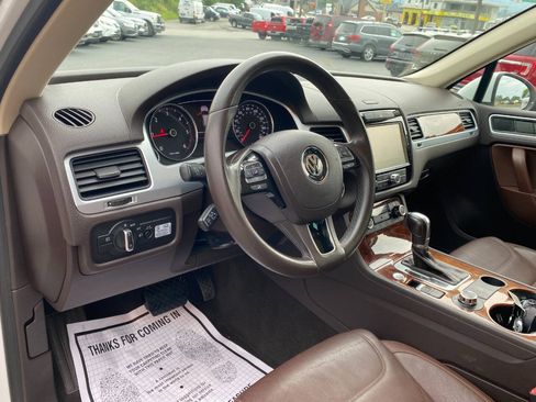 Used 2014 Volkswagen Touareg TDI AWD/4WD image 10