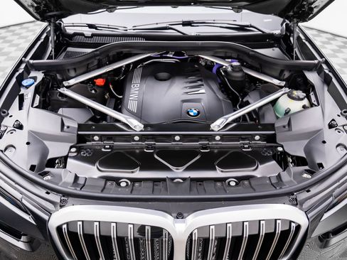 Certified 2025 BMW X7 xDrive40i w/ Executive Package image 32