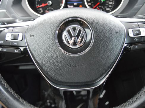 Used 2018 Volkswagen Tiguan SE image 11