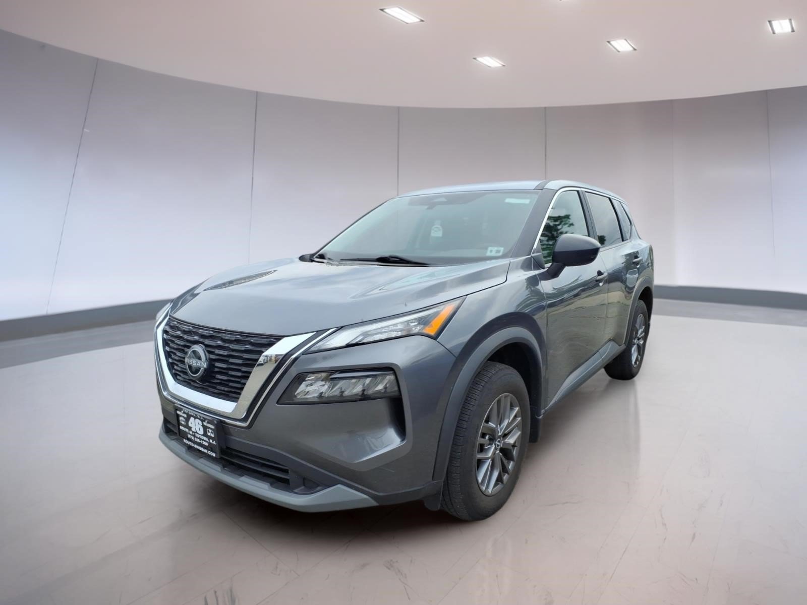 Used 2023 Nissan Rogue S AWD/4WD image 2