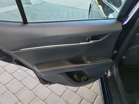 Used 2021 Toyota Camry LE image 28