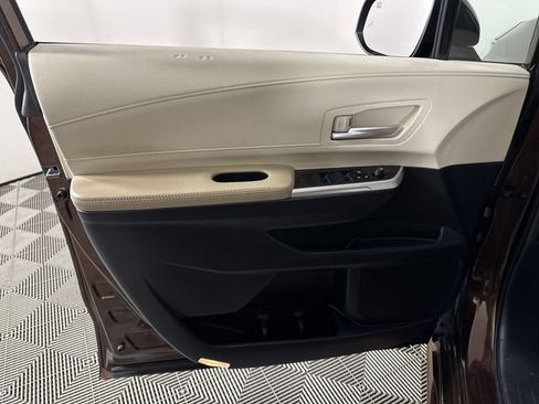 Used 2024 Toyota Sienna XLE AWD/4WD image 23