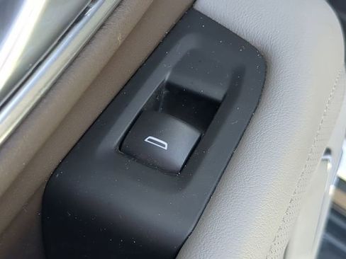 Used 2021 GMC Yukon XL SLT w/ SLT Premium Package image 44