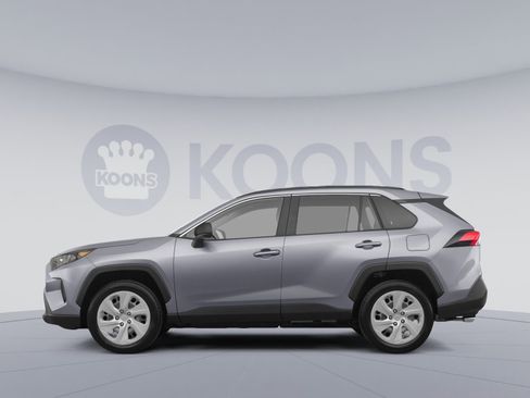 Used 2021 Toyota RAV4 LE AWD/4WD image 2