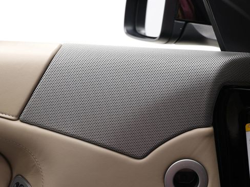 Used 2015 Aston Martin DB9 Volante Carbon Edition Convert image 11