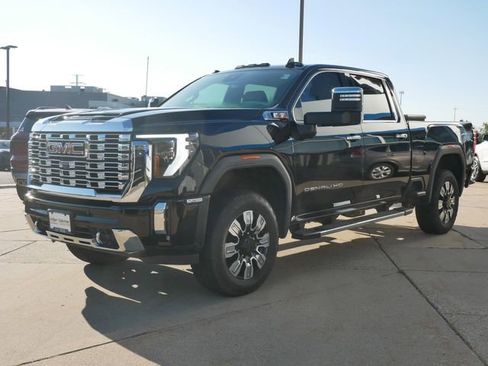 Used 2024 GMC Sierra 2500 Denali image 3